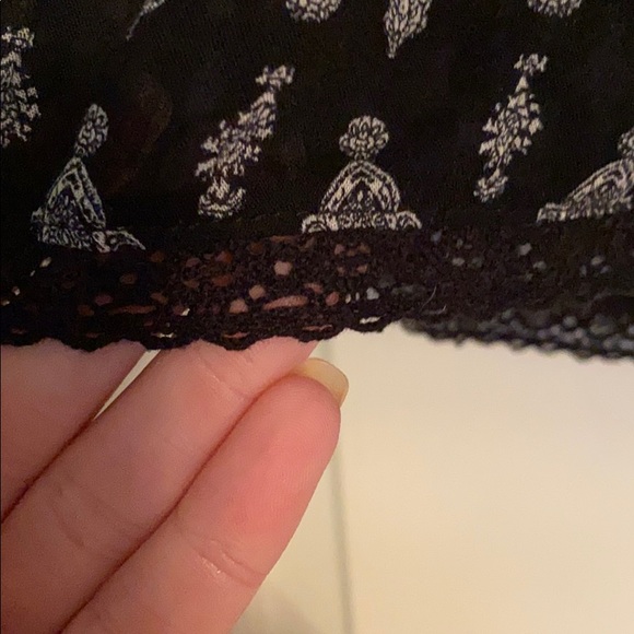 Very cute light off the shoulder top. Worn twice. - Picture 2 of 3